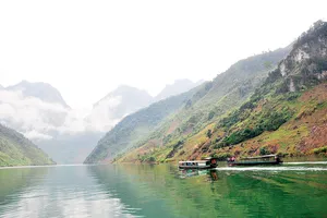 Xuôi dòng sông Đà