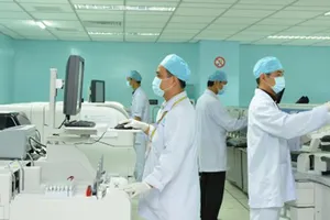 Các kỹ thuật viên tại Khoa xét nghiệm BV ĐHYD