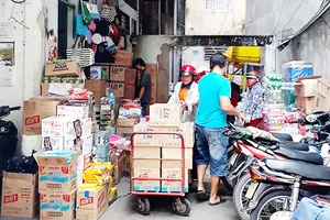 Người dân ở hẻm 24 Học Lạc mong muốn lối đi  thông thoáng hơn 