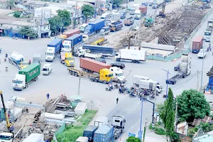 Điểm đen giao thông tại vòng xoay Mỹ Thủy. Ảnh: CAO THĂNG