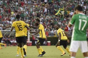 Các cầu thủ Jamaica ăn mừng sau khi ghi bàn. Ảnh: Reuters