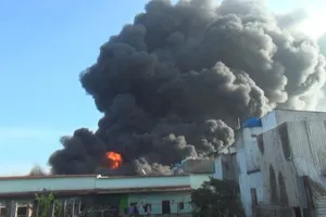 Cháy lớn tại công ty sản xuất đồ nhựa trong Khu Công nghiệp Quế Võ, Bắc Ninh 