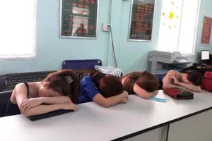 Các cô gái trong đường dây người mẫu, diễn viên, MC bán dâm giá ngàn USD ở TPHCM tại cơ quan công an