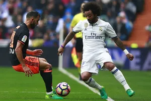 Cạm bẫy trên sân nhà