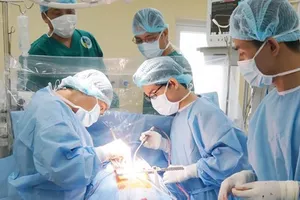 Cứu sống sản phụ 3 lần ngưng tim do thuyên tắc ối 