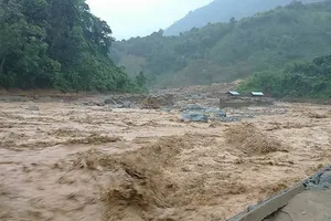 Các tỉnh từ Quảng Bình đến Phú Yên còn mưa rất to, nguy cơ cao về lũ quét và sạt lở 