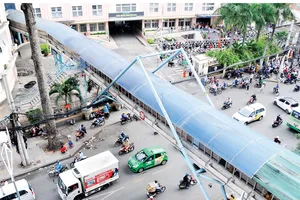  Cầu vượt dành cho người đi trên đường Cống Quỳnh, quận 1, TPHCM. Ảnh: CAO THĂNG