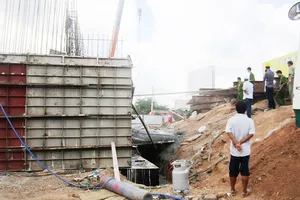 Hiện trường vụ tai nạn lao động tại công trình thi công nút giao thông Tân Vạn  (thị xã Dĩ An, tỉnh Bình Dương). Ảnh: THANH HẢI