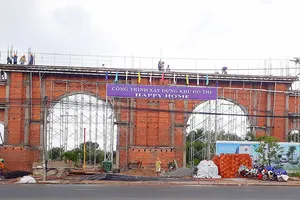 Dự án Happy Home chưa đủ điều kiện góp vốn nhưng nhà đầu tư đã ồ ạt bán nền. Ảnh: NGỌC CHÁNH