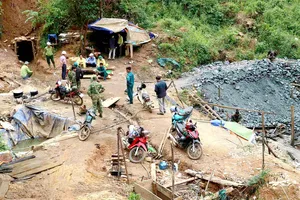 Mỏ thiếc trái phép tại huyện Lạc Dương (Lâm Đồng) bị lực lượng chức năng giải tỏa. Ảnh: ĐOÀN KIÊN