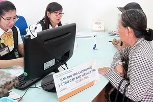 Giải quyết nghỉ hưu trễ, có được truy lãnh lương hưu không?