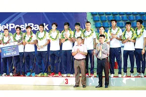 VFV vẫn chưa minh bạch trong vụ Tổng Thư ký Lê Trí Trường (hàng dưới, thứ nhất từ phải qua)