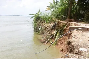 Gần 6.000 hộ dân sống trong vành đai nguy cơ sạt lở