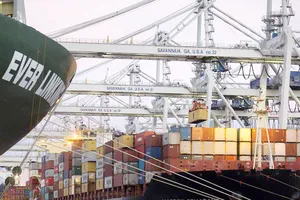 Đón đầu cuộc chiến thương mại Mỹ - Trung bùng nổ