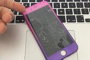 Không an toàn với miếng dán màn hình điện thoại giá rẻ 