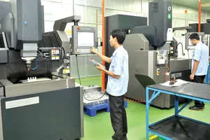 Sản xuất cơ khí chính xác tại Tổng Công ty Công nghiệp Sài Gòn. Ảnh: CAO THĂNG