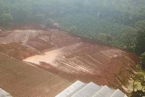 Hồ cấp nước sạch bị ô nhiễm