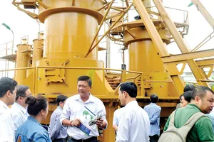 Hệ thống chuyển hóa rác thành khí chạy máy phát điện tại bãi rác Gò Cát. Ảnh: THÀNH TRÍ