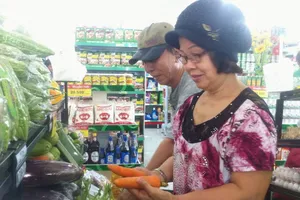 Đông đảo người dân chọn kênh bán lẻ tiện lợi để mua sắm hàng ngày