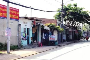 Dựng hàng rào ngăn dân lấn đất