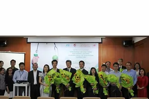 Các chuyên gia, bác sĩ, giảng viên  đại học tham dự hội thảo