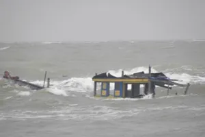 Chìm tàu cá trên vùng biển Cần Giờ: 5 ngư dân được cứu, 1 người mất tích