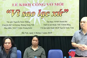 Thực hiện vở cải lương Vì sao lạc xứ