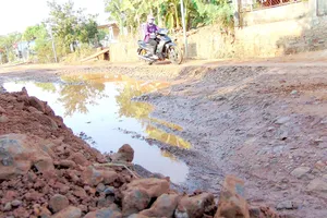 Con đường tan nát