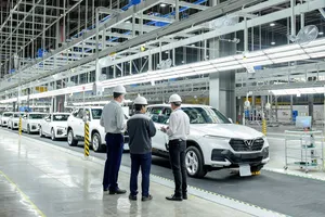 VinFast đưa 155 ô tô Lux ra nước ngoài kiểm thử