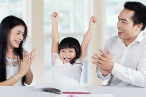 Khen con sao cho khéo