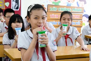 Sau 12 năm tiên phong thực hiện chương trình Sữa học đường, Vinamilk đã hỗ trợ hơn 300 tỷ đồng với hơn 175 triệu hộp sữa cho hơn 3 triệu trẻ em học sinh mầm non, tiểu học.