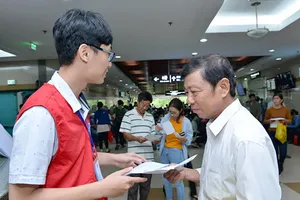 Hướng dẫn người dân khám chữa bệnh  tại Đại học Y Dược TPHCM