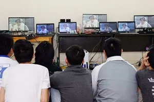 Cày view cho thần tượng