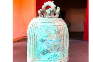 Tiếp nhận quả chuông đồng quý hiếm 