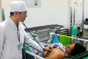 Thăm khám bệnh ở Bệnh viện Đa khoa Thống Nhất. Ảnh: TIẾN MINH    