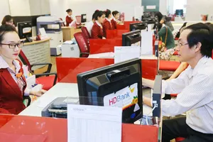 Nhiều ngân hàng tập trung vốn cho sản xuất kinh doanh dịp cuối năm nhằm đảm bảo chất lượng tín dụng. Ảnh: PHAN LÊ