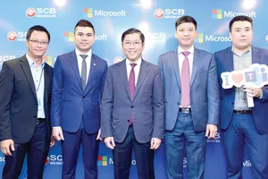 Đại diện lãnh đạo SCB, Microsoft Việt Nam và Sofline chụp ảnh tại chương trình