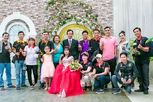 Phía sau những tấm ảnh cưới