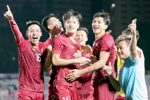 Bóng đá nói riêng, khép lại một năm thành công rực rỡ của thể thao Việt Nam. Ảnh: DŨNG PHƯƠNG