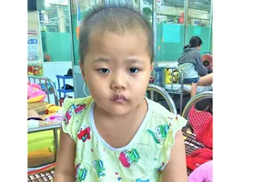 Bé gái hộ nghèo bệnh ung thư máu