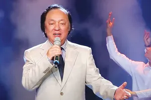 Đất  nước  trọn  niềm  vui...