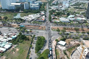 Giao lộ Nguyễn Văn Linh - Nguyễn Hữu Thọ  sẽ được xây dựng thành nút giao thông hiện đại. Ảnh: CAO THĂNG 