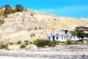 Núi Hòn Xện bị biến dạng vì dự án chỉnh trang