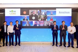   Đại diện UBND tỉnh Bình Thuận trong buổi làm việc với đại diện Tập đoàn Novaland và Bệnh viện Đại học Y Hà Nội 