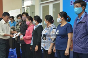 Công đoàn Viên chức TPHCM: Chăm lo hơn 900 công đoàn viên bị ảnh hưởng bởi dịch Covid-19