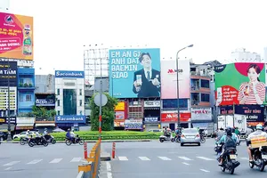 Nước tương Nam Dương gây ấn tượng  với màn đối đáp biển quảng cáo sáng tạo