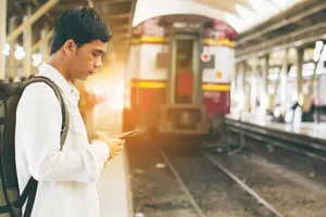 Ứng dụng hỗ trợ người dùng điện thoại thông minh  đi tàu xe an toàn