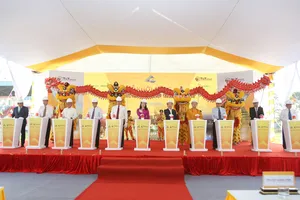 Ông Đỗ Quang Hiển, Chủ tịch HĐQT kiêm TGĐ Tập đoàn T&T Group và các đại biểu bấm nút khởi công dự án.