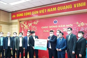 Trao 21 tỷ đồng cho quỹ mua vaccine phòng, chống dịch Covid-19 