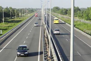 Điều chỉnh giảm thị phần vận tải đường bộ